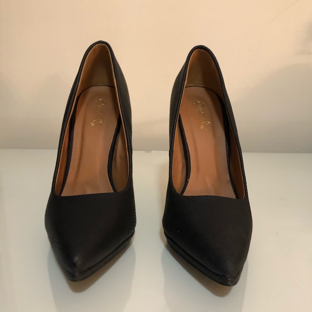 Black Pumps